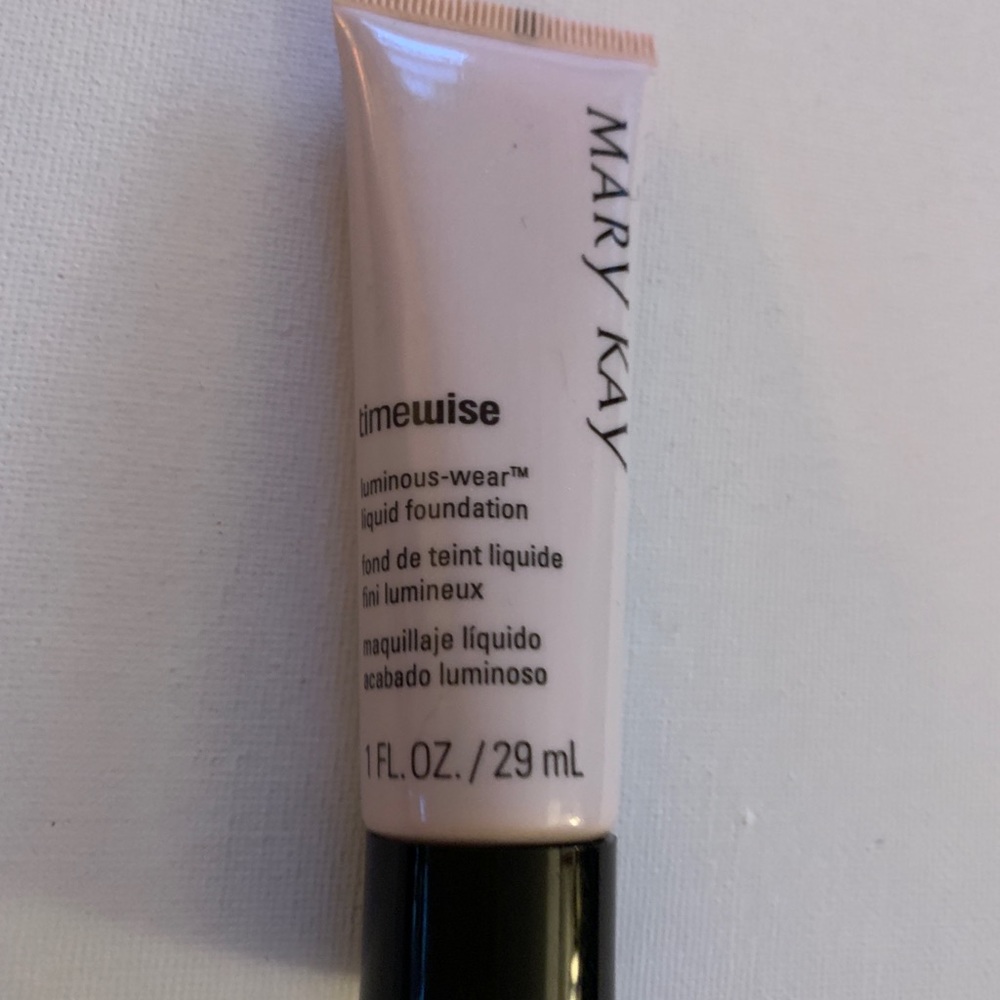 MARY KAY Bronze 4 Luminous Wear liquid foundation